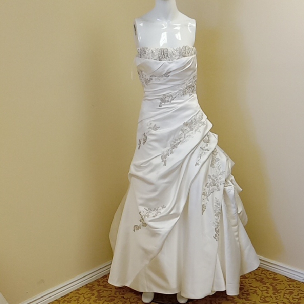 La Sposa Size 4 Elegant Ivory Strapless Wedding Gown